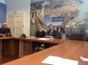 La conferenza stampa di oggi, con a destra il responsabile della Squadra Mobile dottor Fabio Soldatich e la portavoce della questura dottoressa Denise Mutton
