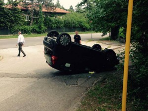 L'auto coinvolta nel spettacolare incidente giovedì scorso a Opicina - foto di Paride Zampar