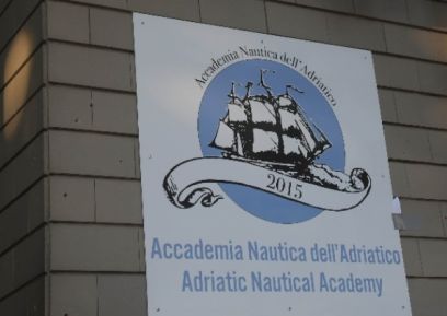 c414355936b4f1245fa3d9d4551adc01.jpg_997313609-2