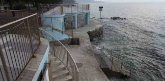 Barcola, si sente male dopo essere entrata in acqua. Deceduta