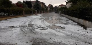 Neve e grandine su Portogruaro, le strade sembrano innevate