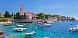 Croazia, vacanza in barca con la famiglia. Turista italiano muore intossicato da gas di scarico