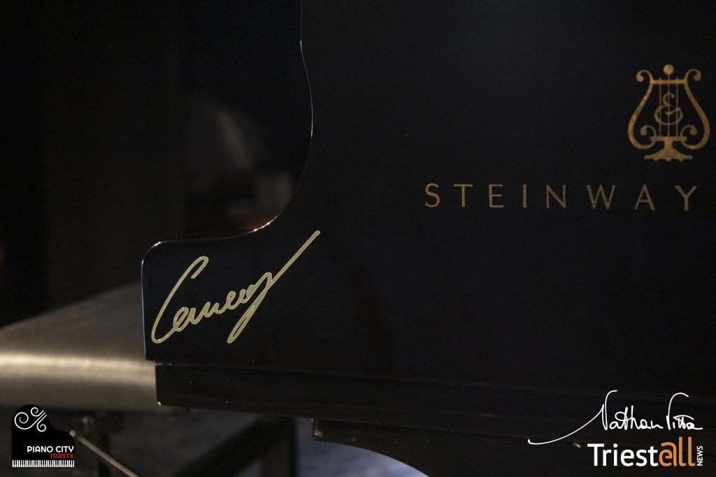 triesteallnews-delledonne-marinaz-robertoSrelz-pianocity-trieste-2019-1473