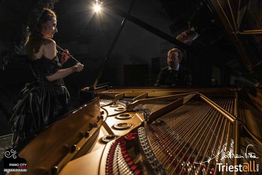triesteallnews-delledonne-marinaz-robertoSrelz-pianocity-trieste-2019-1549