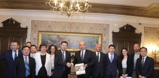 Cina, Dipiazza incontra il vicesindaco della città-porto Shenzhen