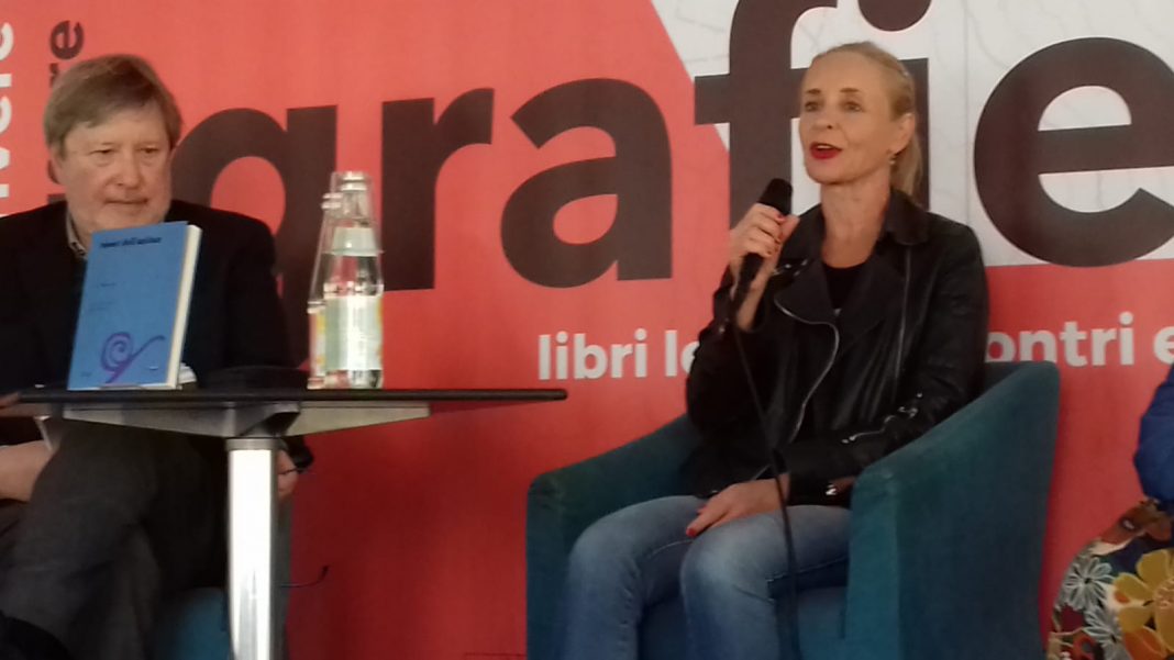 Il poeta Ace Mermolja con Daria Betocchi