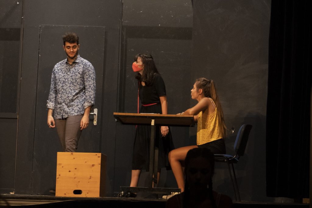 Axel Cocozza (Nicola) - - Sofia Barbieri (Mafia) - Veronica Lucà (Rita) Axel Cocozza (Nicola) - - Sofia Barbieri (Mafia) - Veronica Lucà (Rita)
