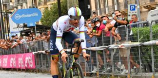 Giro d’Italia, Tappa 1, Filippo Ganna vince la crono e indossa la Maglia Rosa