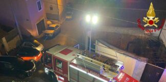 Incendio in casetta stanotte a Servola. Ricoverati gli occupanti