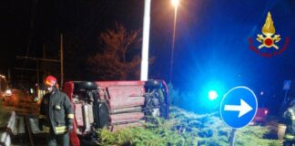 Opicina, auto rovesciata al quadrivio