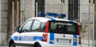 Trieste, San Vito, fermati dalla Polizia Locale tre possibili writers bivacca arrestato