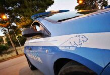 A tutta velocità contro la Polizia: fuga da film sulla A4, due agenti feriti