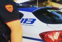 Entrano da una finestra e svuotano la cassa: furto da mille euro in centro