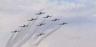 Grado Air Show, i funamboli della “cloche” incantano il litorale