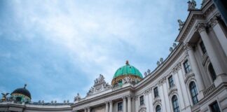 Approvato il divieto di velo islamico sulle studentesse under 14 in Austria