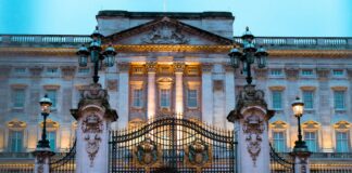 Cosa succede a Palazzo? Il mistero della foto di Kate kate middleton fotografia kensington palace famiglia reale