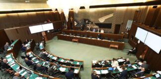 l'aula del consiglio regionale del friuli venezia giulia durante l'approvazione della mozione del nuovo fondo amianto