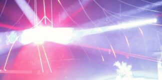 Si balla in ‘pink style’ al Base Club Experience di Sistiana. Notte glamour con i dj Bagordo e Romano