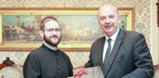 Dipiazza incontra il nuovo Parroco della Chiesa ortodossa rumena: ‘Esempio di convivenza e collaborazione’ dipiazza incontra Valentin Filip Tarța