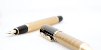 Come viene realizzata una penna da scrittura: questi i passaggi della produzione penna da scrittura