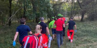 Cacciatore precipita da un’altana per 4 metri a Sgonico. Il complesso intervento del Soccorso Alpino cacciatore precipita sgonico