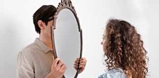 ‘Personalità allo Specchio’, workshop tra teatro e psicoterapia per rispettare la propria immagine specchio