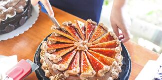 La torta Dobos, morbidezza e croccantezza della tradizione ungherese e triestina torta dobos