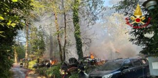 opicina incendio obelisco campeggio camper vigili del fuoco