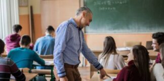 stipendio insegnanti italia - precariato