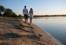 Flirt estivo, i segnali per capire se durerà e se sarà vero amore Flirt estivo