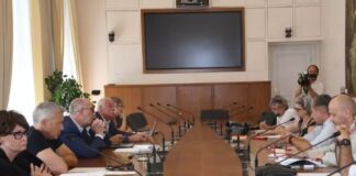 La Regione ha emesso un'ordinanza che sospende l'attività lavorativa nei cantieri edili dalle 12.30 alle 16