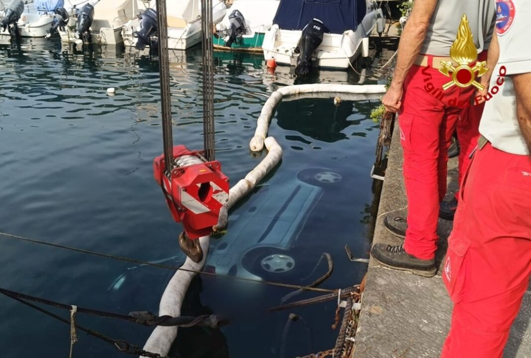 Trieste, Grignano, Auto in mare, Vigili del fuoco, Capitaneria di Porto, Recupero veicolo, Area Marina Protetta Miramare