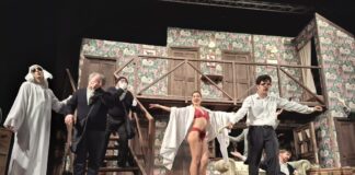 Caos, risate e colpi di scena ‘Rumori fuori scena’ conquista Trieste Rumori fuori scena, Teatro Bobbio, Trieste, Michael Frayn, commedia teatrale, spettacolo teatrale, risate e caos