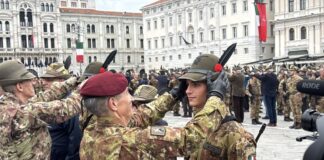 Alpini, Trieste, cappello alpino, Brigata Julia, cerimonia militare, Piazza Unità d’Italia, Truppe Alpine