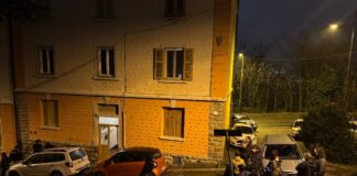 Trieste, uomo trovato morto, San Luigi, via Machlig, 73 anni, lago di sangue, indagini in corso