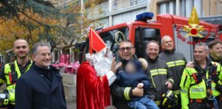 San Nicolò, Vigili del Fuoco Trieste, Ospedale Burlo Garofolo, bambini, doni, autoscala, solidarietà