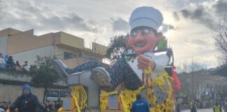 Carnevale di Muggia, Bulli e Pupe, sfilata carri allegorici, tradizione carnevalesca, eventi Muggia, Friuli Venezia Giulia, turismo locale