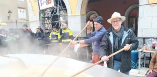 Carnevale di Muggia, mega frittata, tradizioni locali, eventi in Friuli Venezia Giulia, Muggia, festa in piazza, gastronomia tipica