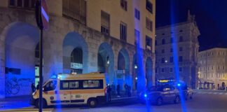 turisti austriaci, Trieste, piazza Oberdan, autobus linea 44, cronaca locale, Polizia di Stato, ragazza ferita