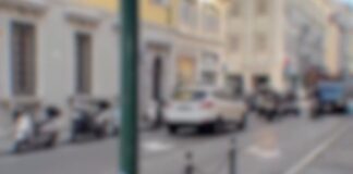 contromano, via Roma Trieste, traffico, sicurezza stradale, centro città, retromarcia, viabilità