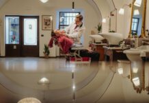 Barberia Moroni, tra vita lenta e turismo: quando l’esperienza diventa destinazione turismo esperienziale, Trieste, barberia tradizionale, made in Italy, artigianato, vita lenta, turismo culturale