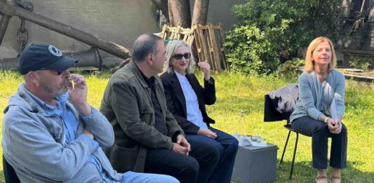 Momento di confronto tra Lunetta Savino, Gianluca Mazzella e Antonio Alessi