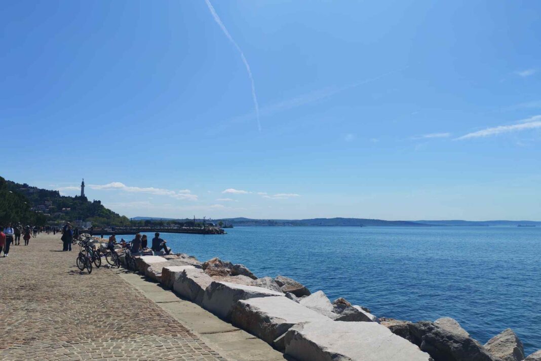 Lungomare di Barcola a Trieste. Foto utilizzata per l'articolo del giornale sulle condizioni meteo