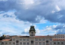 Cielo poco nuvoloso e possibili temporali nel corso della giornata, il meteo di oggi Immagine di Piazza Unità d'Italia, utilizzata per articolo di giornale sulle condizioni meteo di Trieste della giornata