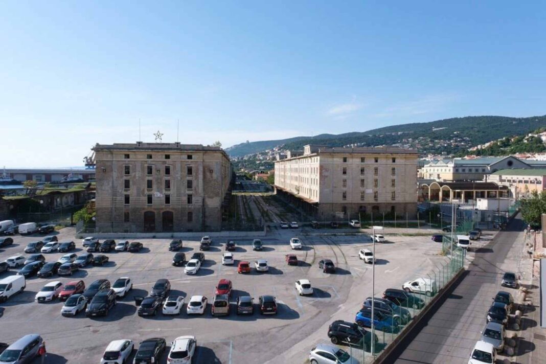 Vista dall'alto di una parte del Porto Vecchio di Trieste