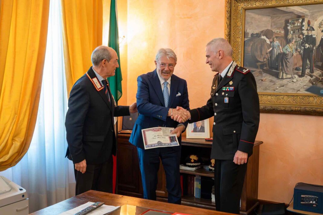 Consegna della tessera di Socio Benemerito dei Carabinieri