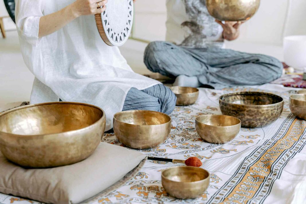 Suono vibrazionale integrato nella pratica dello Yoga (Nada Yoga)