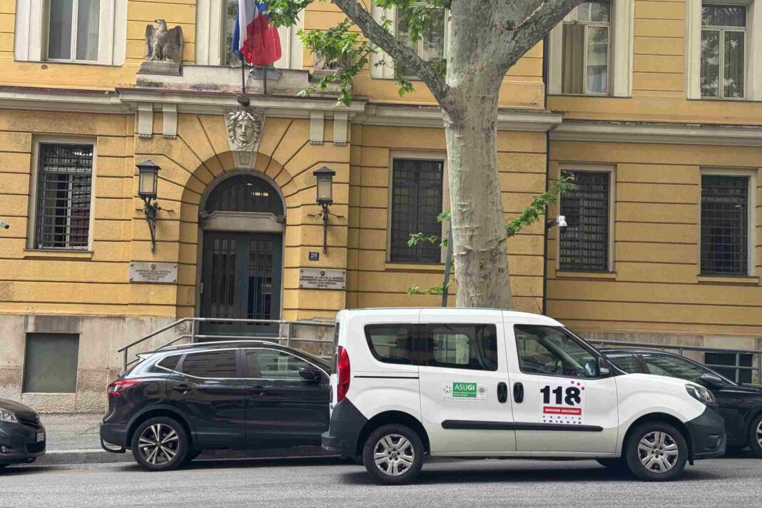 carcere di Trieste, Coroneo, detenuto morto, cronaca Trieste, carcere Coroneo, 118 Trieste, Procura di Trieste