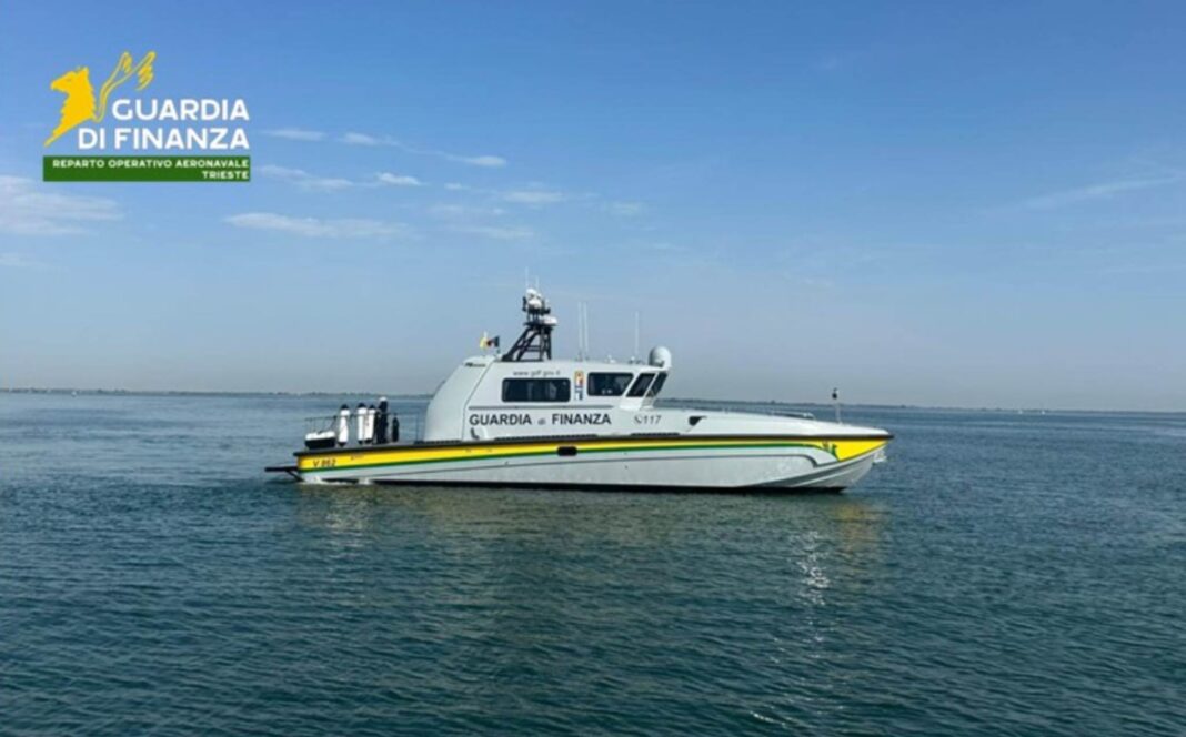 Guardia di Finanza, Trieste, ROAN Trieste, vedetta V.862, traffici illeciti, sicurezza in mare, Lignano Sabbiadoro