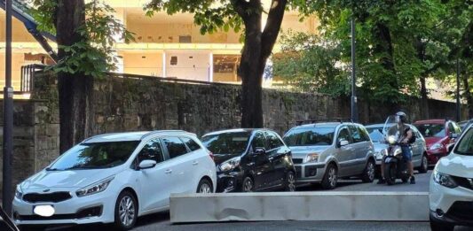 Trieste, ex Fiera, via Rossetti, cantiere, lamiera, auto danneggiata, incidente